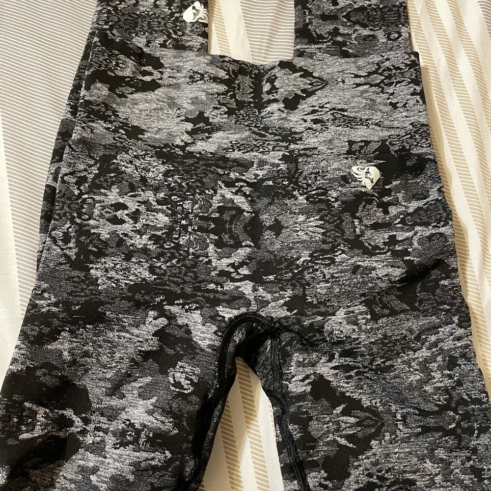 Women’s Best seamless camo